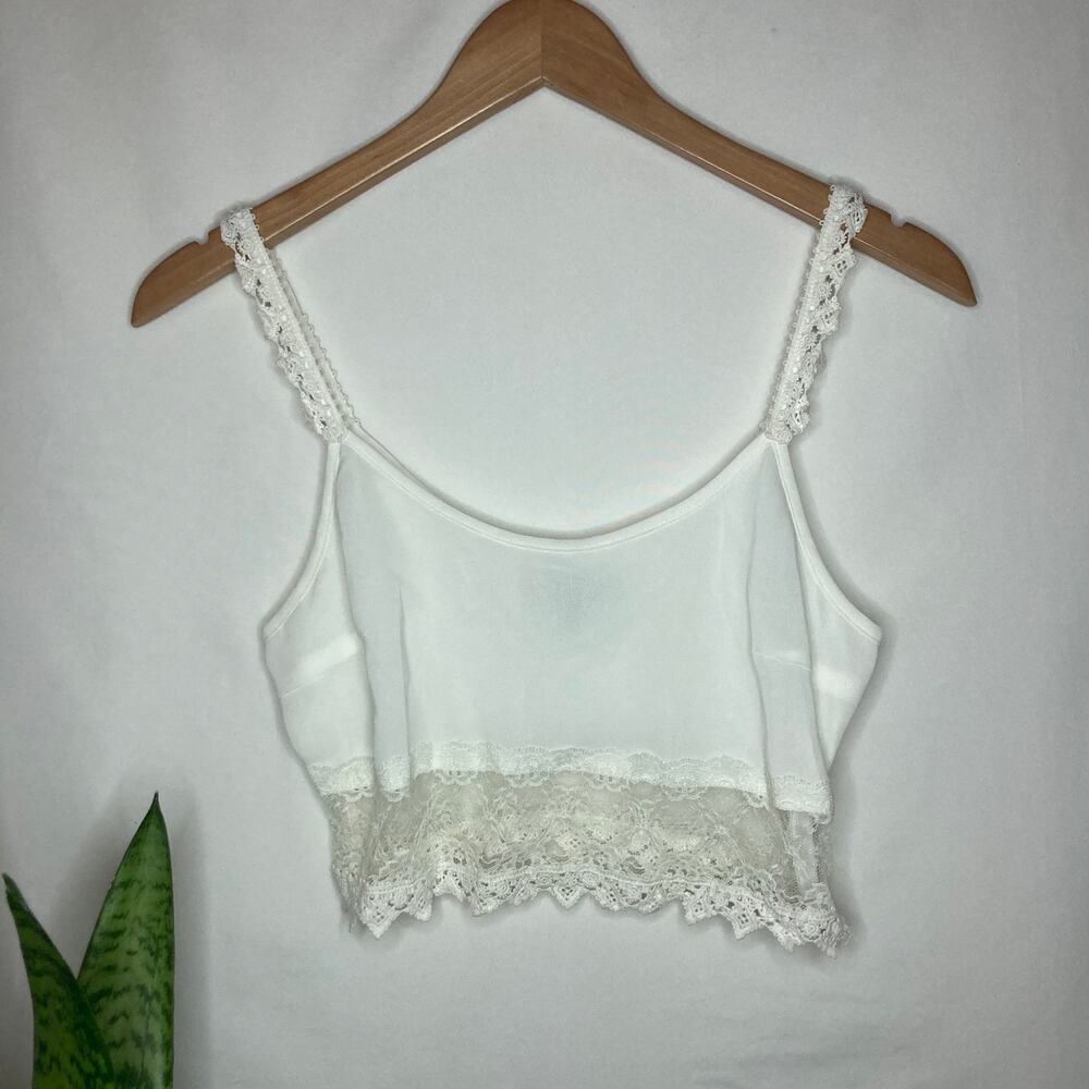 Kendall & Kylie| Juniors white lace cropped cami top